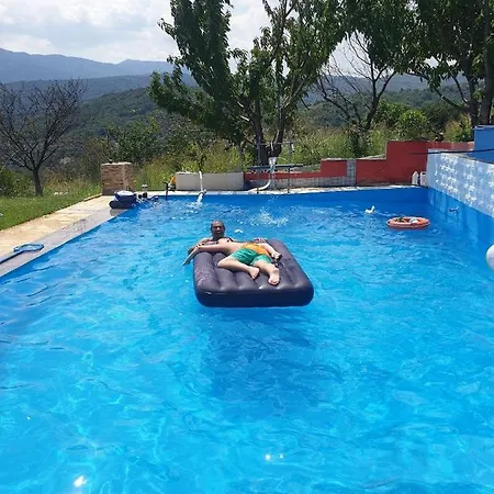 Charming 4-Bed House In Pyrgetos Holiday home